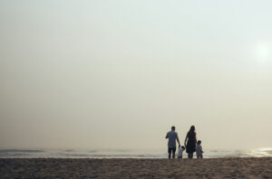 Bezpieczna więź jako fundament zdrowych relacji. Dostępność, reakcja i zaangażowanie w praktyce